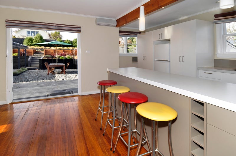 22 Riverlaw Terrace, Saint Martins, Christchurch - Carousel 1