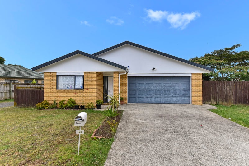 30 Castlefinn Drive, Weymouth, Auckland - Carousel 1