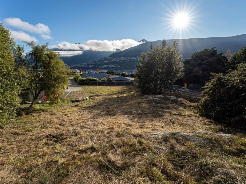 4A Balmoral Drive, Kelvin Heights, Queenstown - Carousel 1