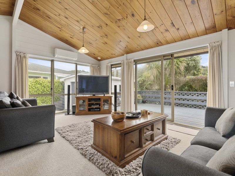 16 Maple Grove, Maungaraki, Lower Hutt - Carousel 2