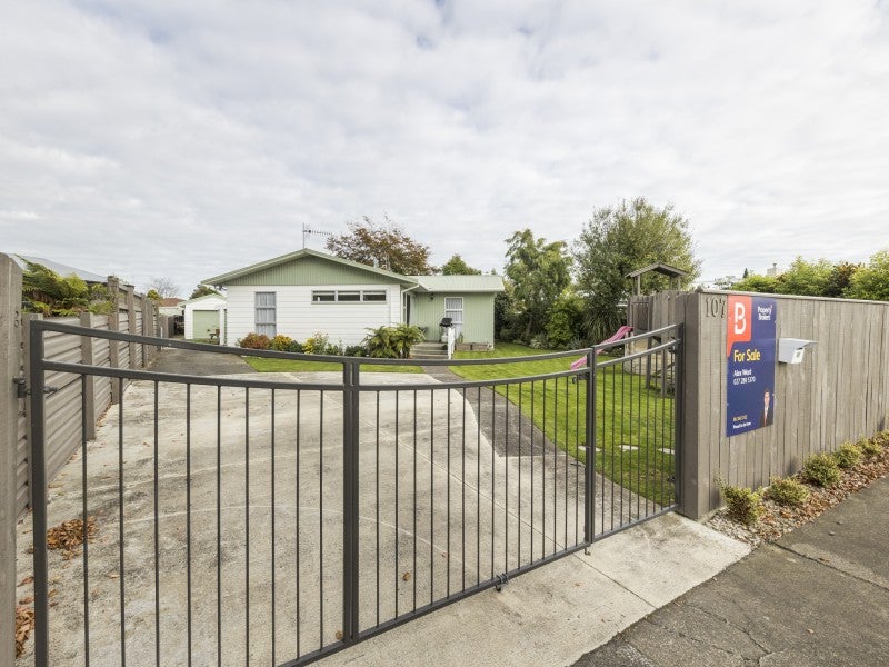 107 Ruamahanga Crescent, Terrace End, Palmerston North - Carousel 1