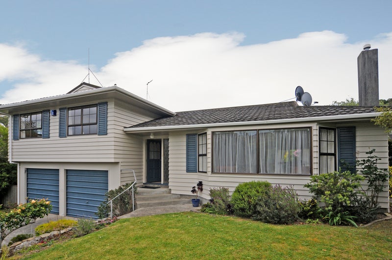 7 Thatcher Crescent, Crofton Downs, Wellington - Carousel 1