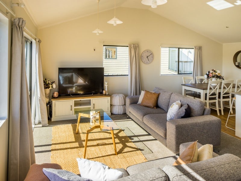 34 Morere Street, Titahi Bay, Porirua - Carousel 1