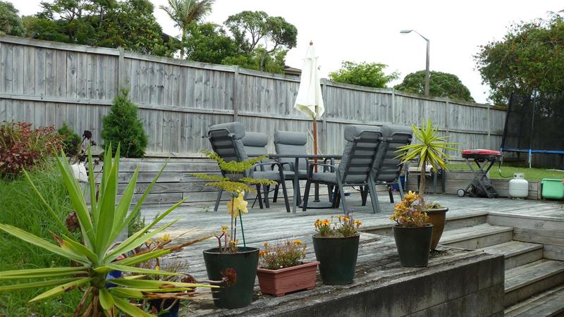 1/21 Charles Dickens Drive, Mellons Bay, Auckland - Carousel 2