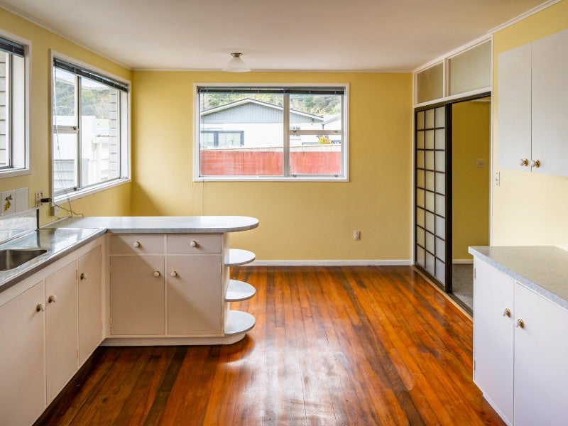 1/4 Helvetia Grove, Naenae, Lower Hutt - Carousel 2