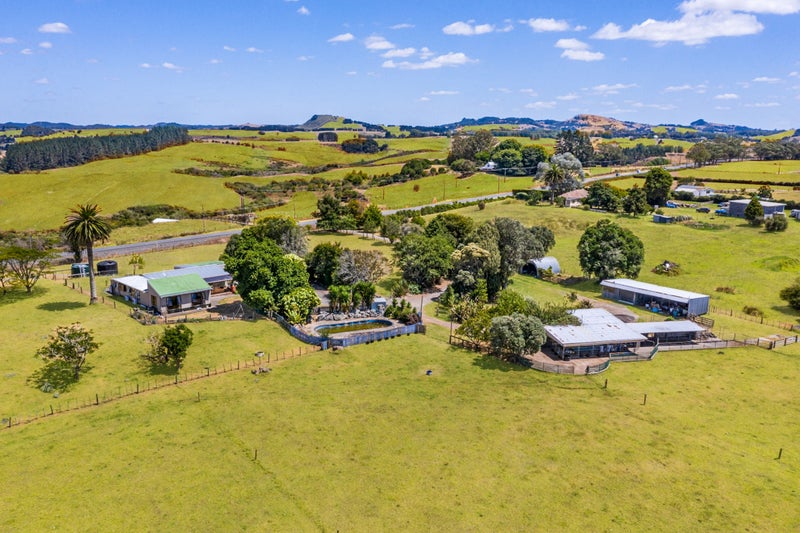 7220 State Highway 1, Pakaraka - Carousel 1