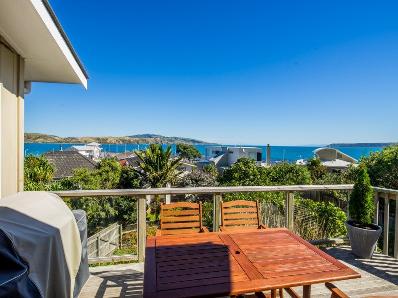 5 Gordon Road, Plimmerton, Porirua - Carousel 1