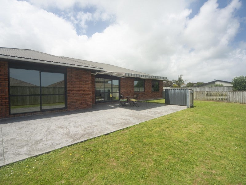 15 Ludlam Way, Otaki - Carousel 2