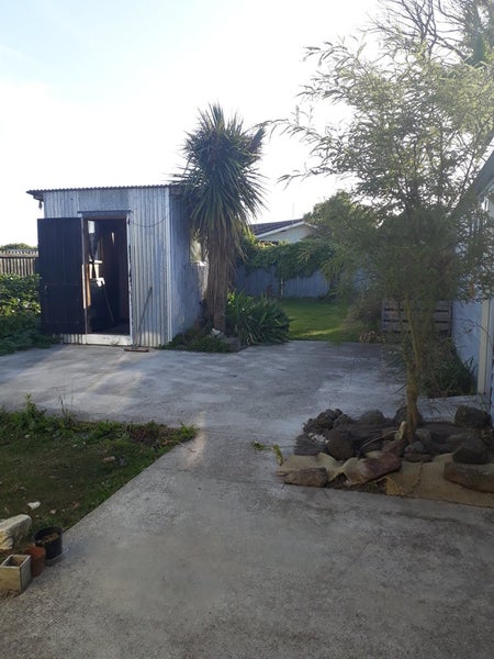 99 Dunns Avenue, The Pines Beach, The Pines Beach - Carousel 10