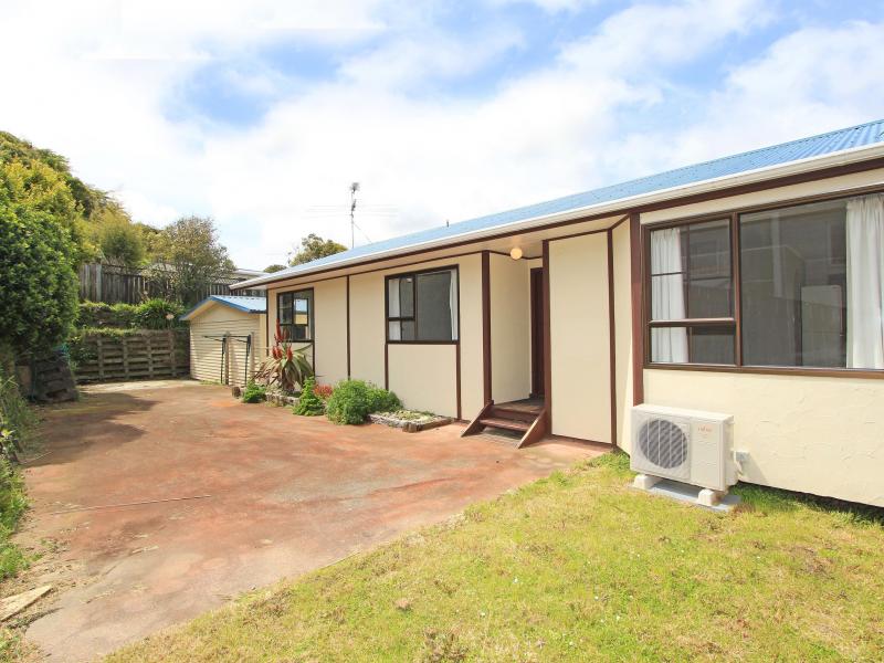 8 Kaitangata Crescent, Kelson, Lower Hutt - Carousel 2