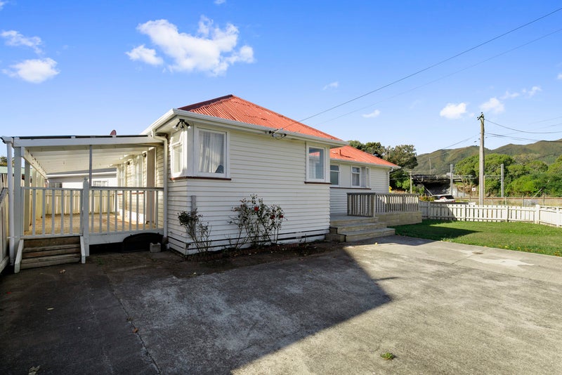 1/15 Trevethick GR, Woburn, Lower Hutt - Carousel 17