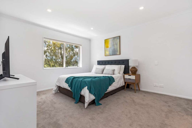 24 William Wallbank Crescent, Swanson, Auckland - Carousel 11