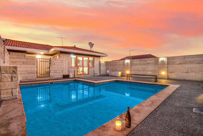 16 Banksia Place, Goodwood Heights, Auckland - Carousel 2