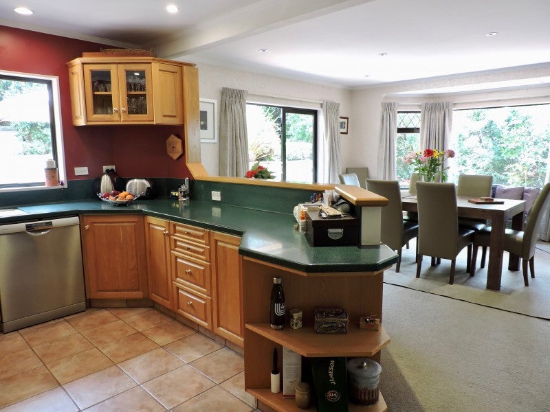 14 Kinnel Grove, Papakowhai, Porirua - Carousel 2