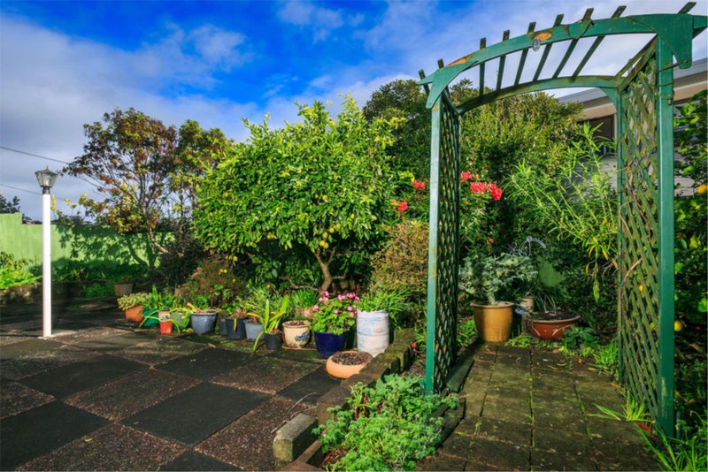 2/82 Pupuke Road, Hillcrest, Auckland - Carousel 18