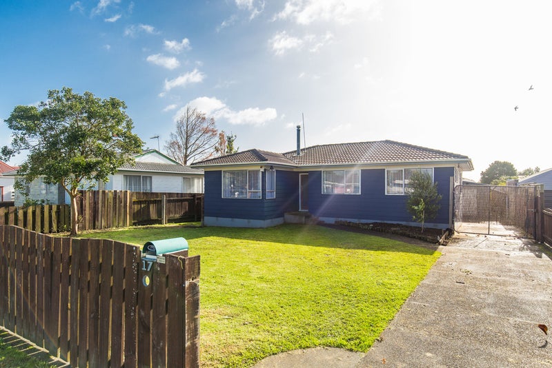 17 Gibbons Road, Weymouth, Auckland - Carousel 1