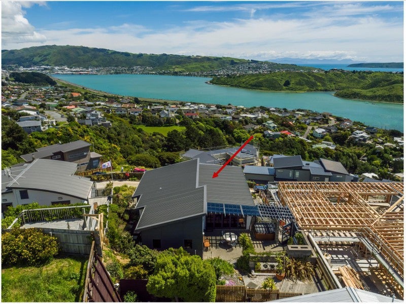 8 Seascape View, Paremata, Porirua - Carousel 2