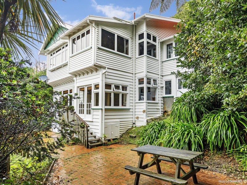 74 Hankey Street, Mount Cook, Wellington - Carousel 1