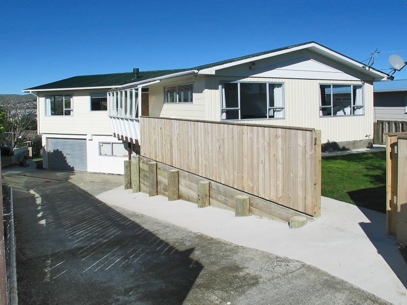 9 Humphreys Grove, Titahi Bay, Porirua - Carousel 1