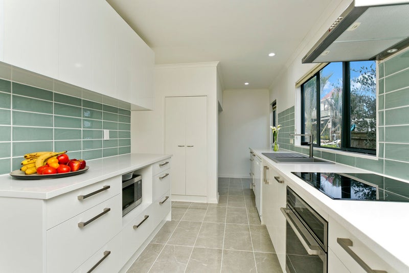 2/22 Cresta Avenue, Beach Haven, Auckland - Carousel 2