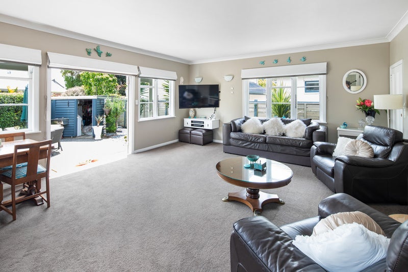 5 Kinghorne Street, Strathmore Park, Wellington - Carousel 1