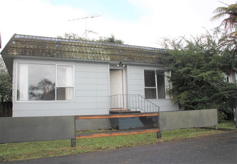 2/17 Sharivari Place, Conifer Grove, Takanini - Carousel 1