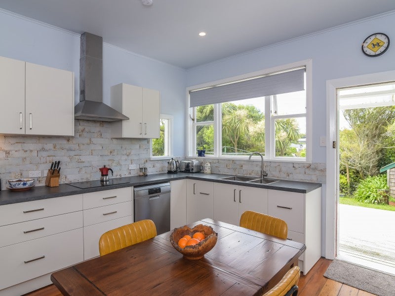 17 Richmond Avenue, Karori, Wellington - Carousel 2