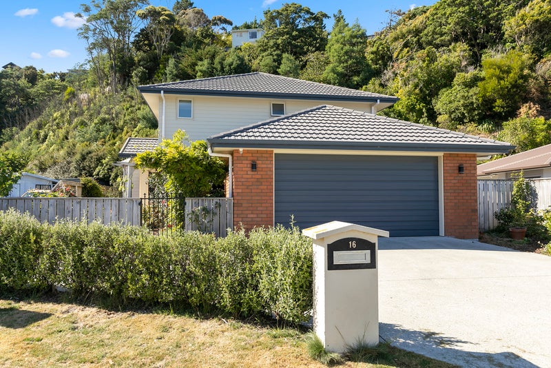 16 Laura Fergusson Grove, Fairfield, Lower Hutt - Carousel 20