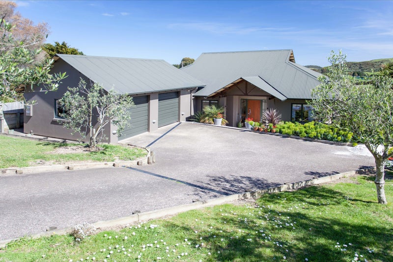 443 Sea View Road, Onetangi, Waiheke Island - Carousel 2
