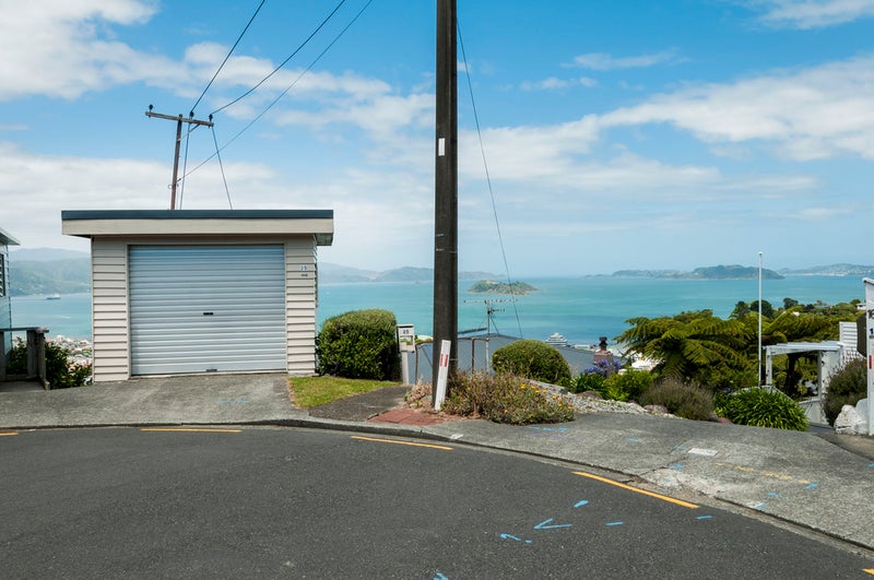 25 Te Whiti Grove, Korokoro, Lower Hutt - Carousel 2
