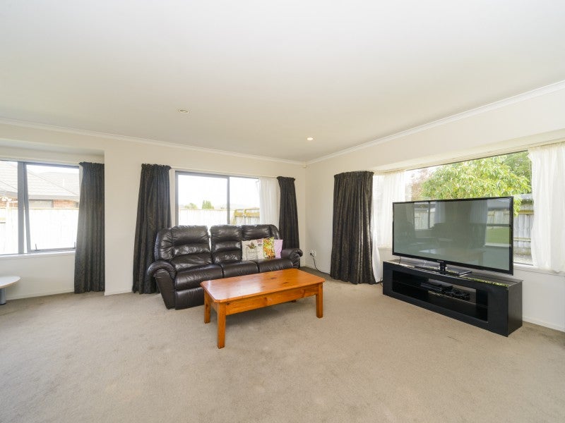 12 Sorrento Place, Kelvin Grove, Palmerston North - Carousel 2
