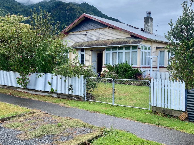 35 Ema Street, Te Aroha, Te Aroha - Carousel 2
