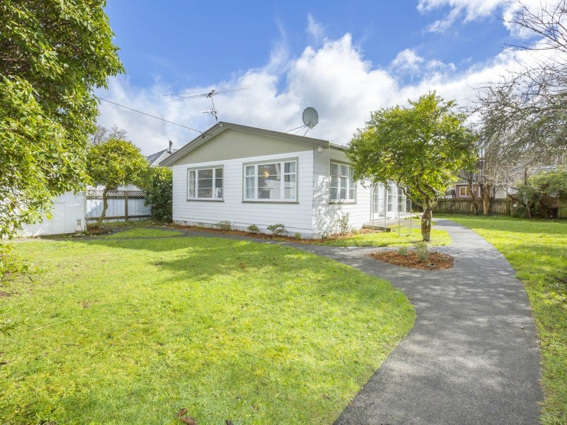 4 Cunningham Road, Clouston Park, Upper Hutt - Carousel 2