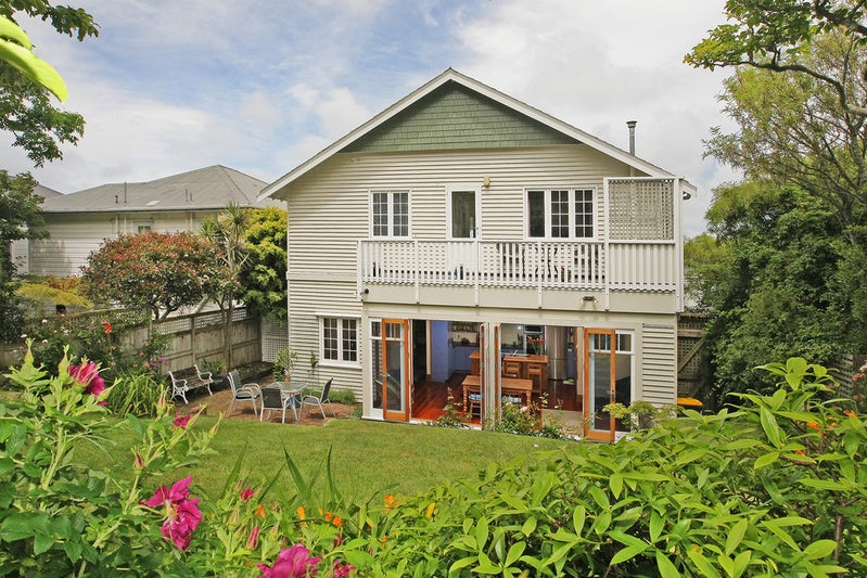 32 Grant Road, Thorndon, Wellington - Carousel 1