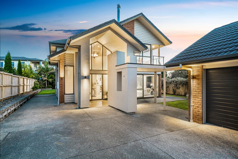 19 Fairbairn Place, East Tamaki Heights, Auckland - Carousel 1