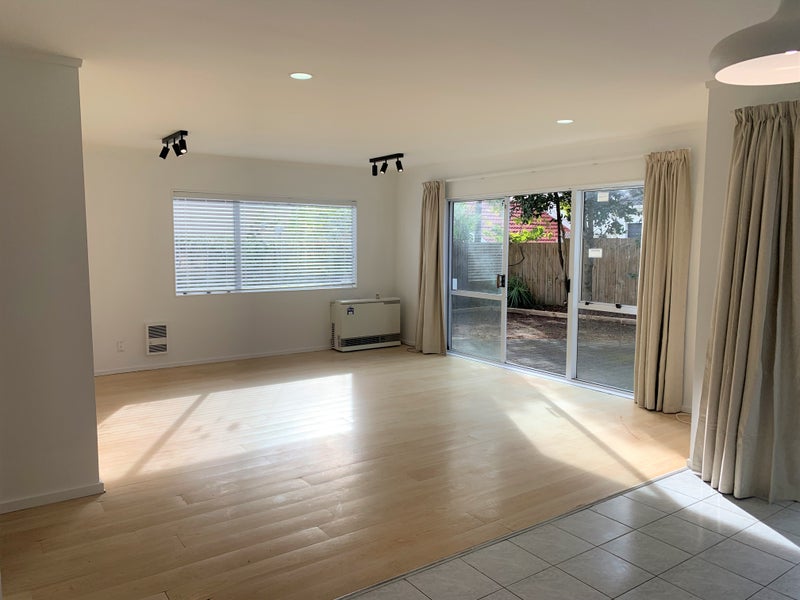 2/24 Clonbern Road, Remuera, Auckland - Carousel 2