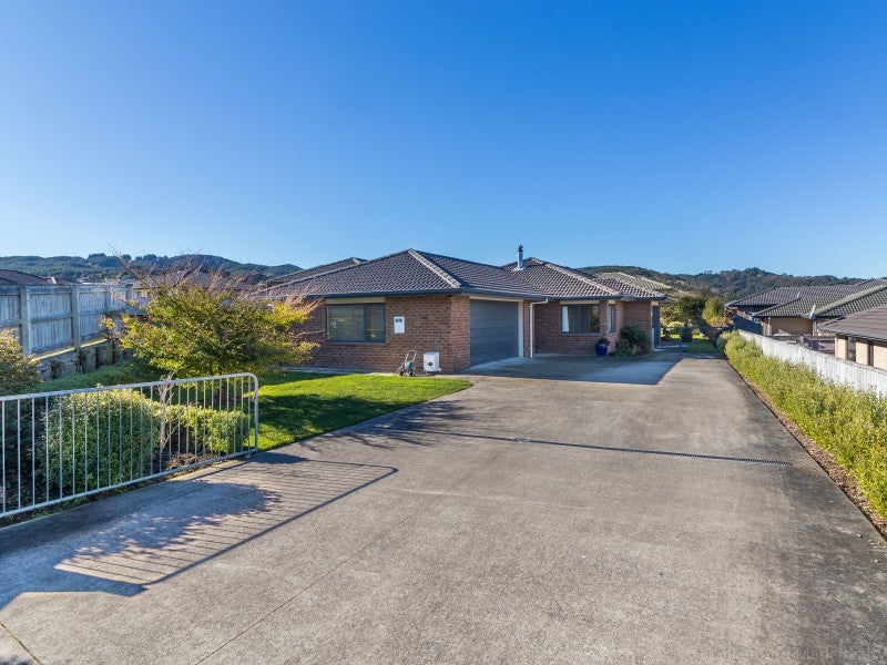 50 Percy Kinsman Crescent, Riverstone Terraces, Upper Hutt - Carousel 1