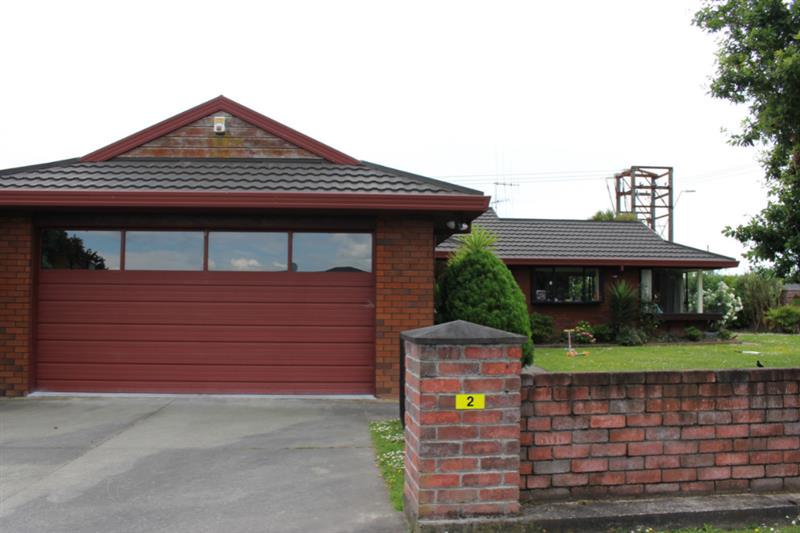 2 Royal Oak Drive, Kelvin Grove, Palmerston North - Carousel 1