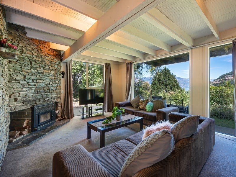 16 McKerrow Place, Sunshine Bay, Queenstown - Carousel 2