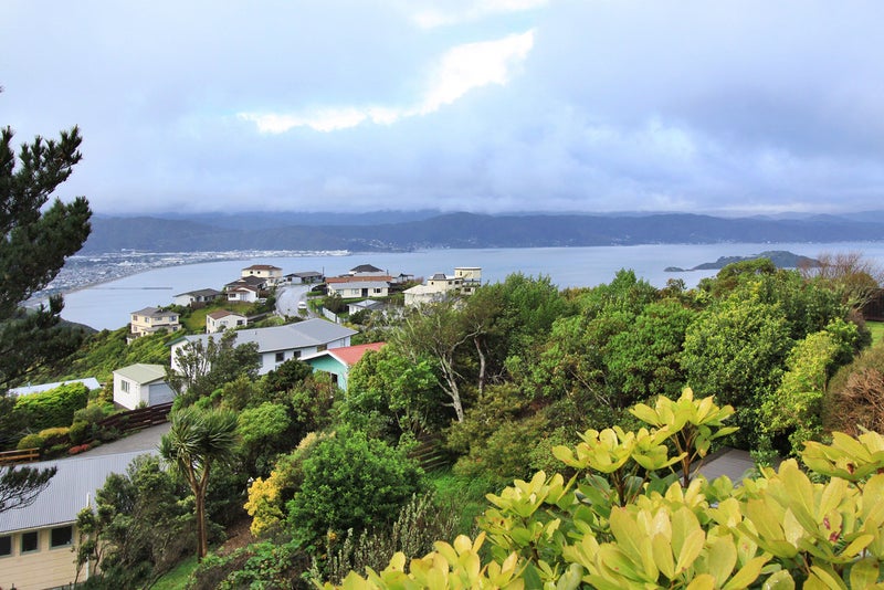 54 Somes Crescent, Newlands, Wellington - Carousel 2