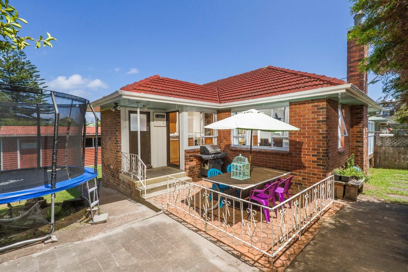 2/25 Merriefield Avenue, Forrest Hill, Auckland - Carousel 1