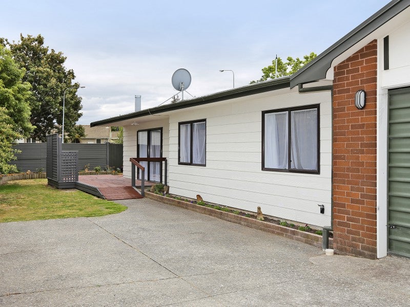 1100B Cunningham Crescent, Mayfair, Hastings - Carousel 1