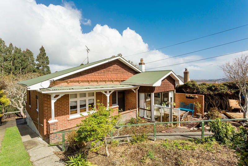 16A Grandview Crescent, Opoho, Dunedin - Carousel 1