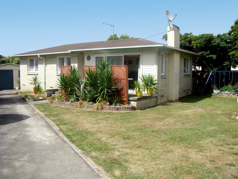 73 Collins Road, Melville, Hamilton - Carousel 1