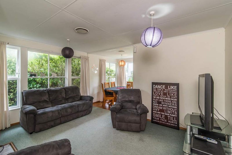 15 Thompson Grove, Ranui, Porirua - Carousel 2