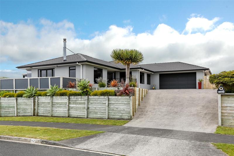 42 Karamea Street, Whalers Gate, New Plymouth - Carousel 2