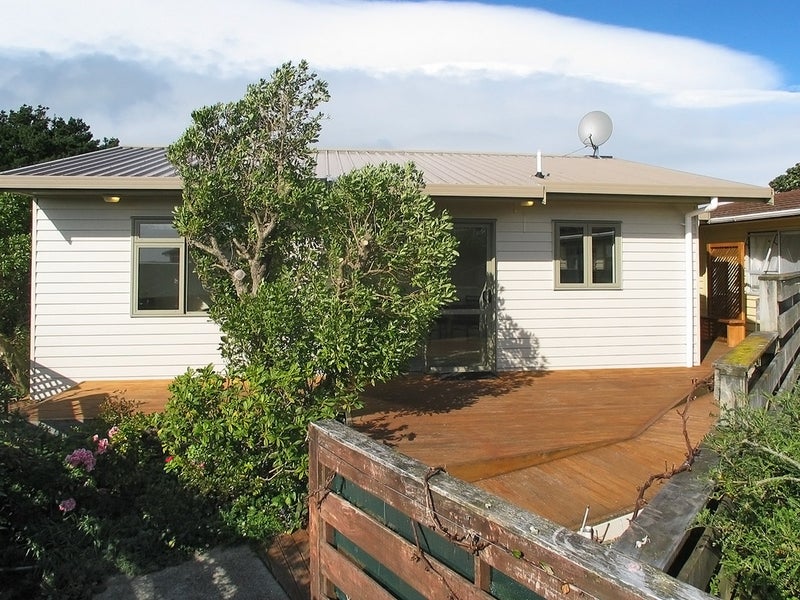 68 Somes Crescent, Newlands, Wellington - Carousel 1