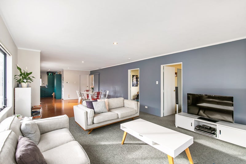 21A Anderson Avenue, Point England, Auckland - Carousel 2