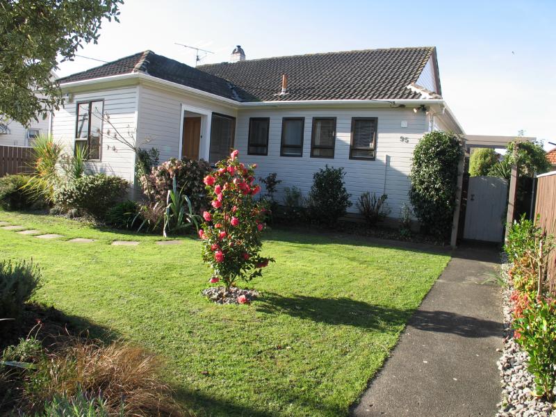 95 Waddington Drive, Naenae, Lower Hutt - Carousel 2