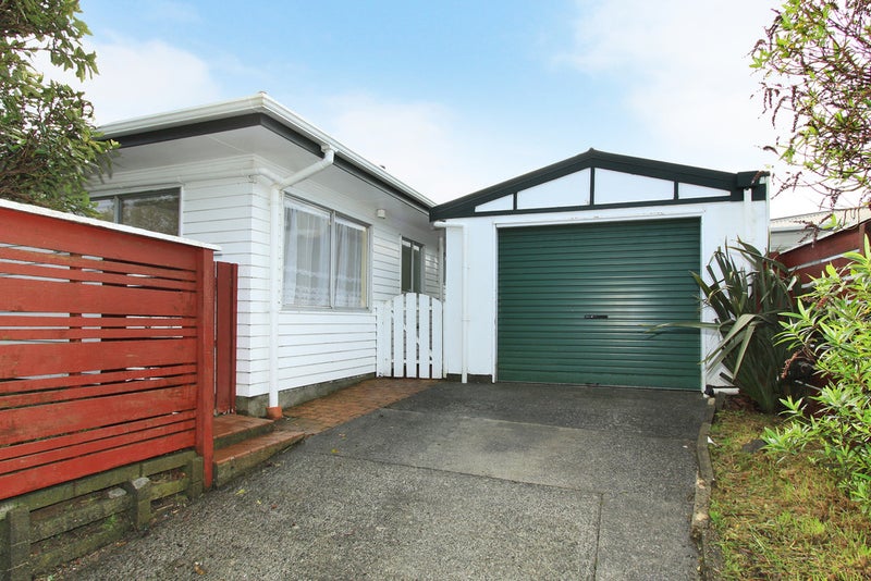 54 Somes Crescent, Newlands, Wellington - Carousel 15